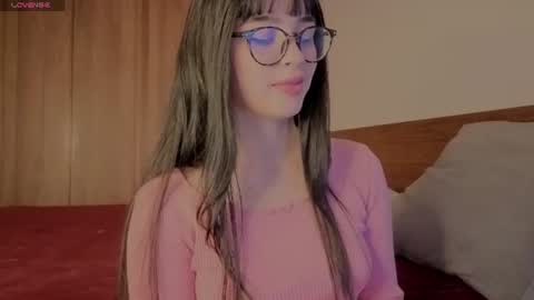 Snapshot of aria_mora chatting on 06/18/26, 10:14 Roxxy online show from 06/18/26, 10:14