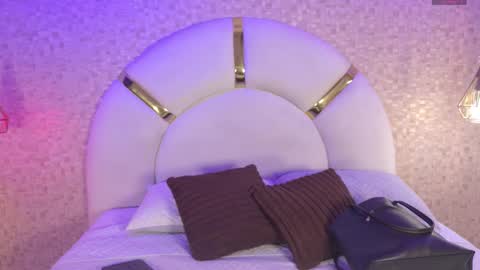 Snapshot of aria_sm chatting on 11/19/25, 07:14 aria_sm online show from 11/19/25, 07:14