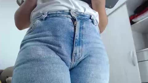 ariacoral online show from 11/16/25, 12:55