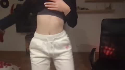 AriaCreazy online show from 12/28/24, 12:15