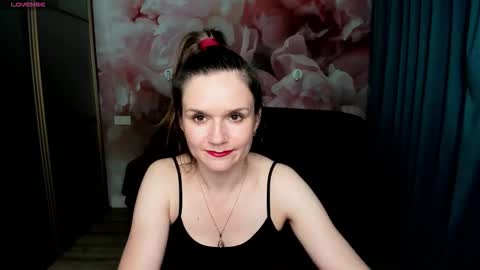 AriaGray online show from 11/25/25, 02:11