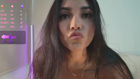Snapshot of ariana_bae_ chatting on 04/23/26, 10:45 online show from 04/23/26, 10:45