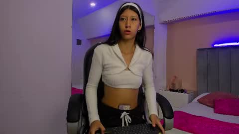 Snapshot of ariana_cri_x chatting on 06/20/26, 12:41 ariana_cri_x online show from 06/20/26, 12:41