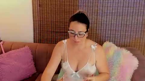Snapshot of ariana_cross_ chatting on 06/28/26, 12:44 Ariana Cruz online show from 06/28/26, 12:44