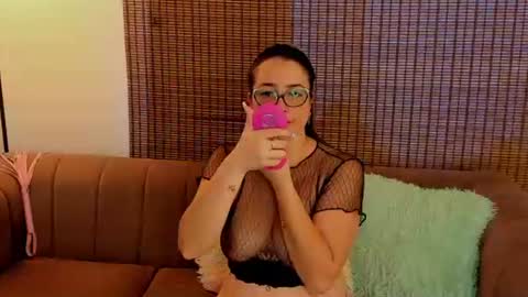 Snapshot of ariana_cross_ chatting on 07/09/26, 12:09 Ariana Cruz online show from 07/09/26, 12:09