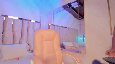 ariana_grande233 online show from 02/18/26, 11:50