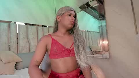 ariana_grande233 online show from 04/14/26, 11:38