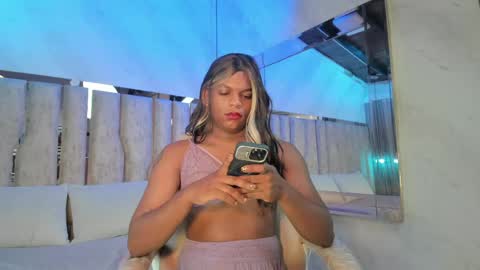 Snapshot of ariana_grande233 chatting on 05/28/26, 11:40 ariana_grande233 online show from 05/28/26, 11:40