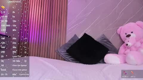 Ariana online show from 11/22/25, 12:15