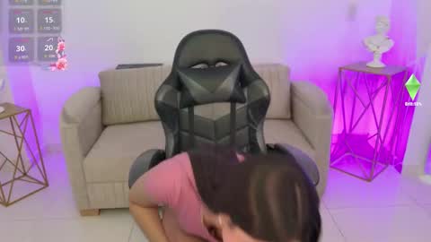 Snapshot of ariana_monroe01 chatting on 01/14/26, 02:01 Ariana online show from 01/14/26, 02:01