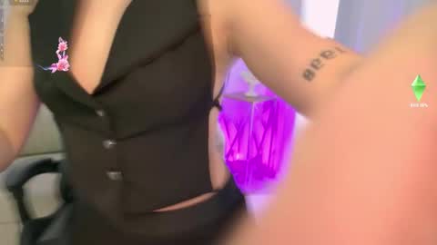 Snapshot of ariana_monroe01 chatting on 01/15/26, 02:32 Ariana online show from 01/15/26, 02:32