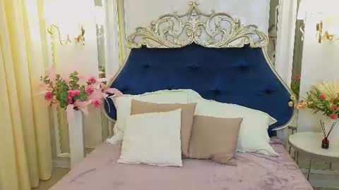 Snapshot of ariana_petite chatting on 06/15/26, 12:02 Ariana online show from 06/15/26, 12:02
