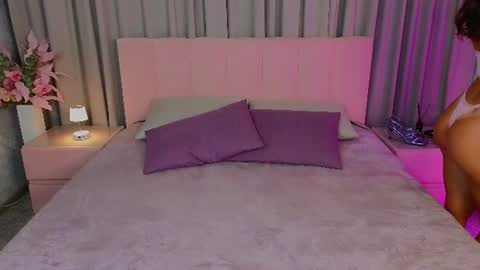 Snapshot of ariana_petite chatting on 07/16/26, 11:11 Ariana online show from 07/16/26, 11:11