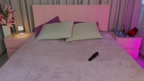 Snapshot of ariana_petite chatting on 07/22/26, 01:08 Ariana online show from 07/22/26, 01:08