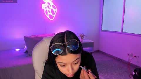 Snapshot of ariana_pierce chatting on 11/15/25, 12:23 Ariana online show from 11/15/25, 12:23