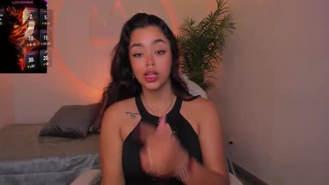 Snapshot of ariana_pierce chatting on 11/30/25, 02:15 Ariana online show from 11/30/25, 02:15
