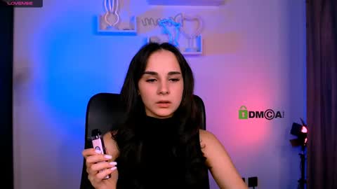 Snapshot of ariana_ross7 chatting on 07/06/26, 07:27 ariana_ross7 online show from 07/06/26, 07:27