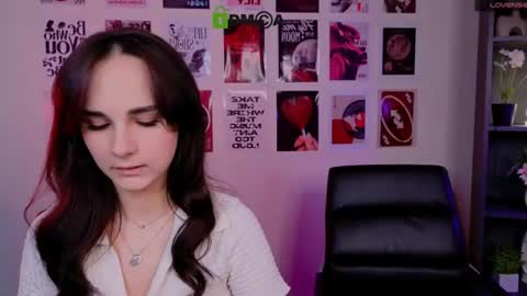 Snapshot of ariana_ross7 chatting on 07/08/26, 07:18 ariana_ross7 online show from 07/08/26, 07:18
