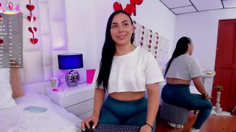 Snapshot of ariana_rouse_ chatting on 02/12/25, 11:51 ariana online show from 02/12/25, 11:51