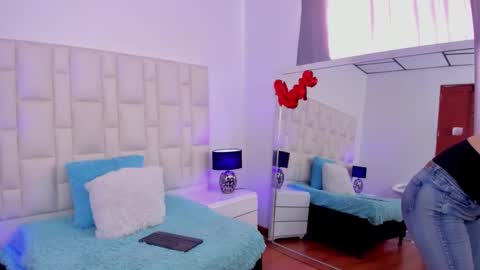 Snapshot of ariana_rouse_ chatting on 02/22/25, 06:08 ariana online show from 02/22/25, 06:08