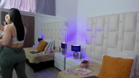  ariana  online show from 03/17/26, 04:32