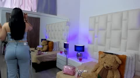  ariana  online show from 03/29/26, 04:07