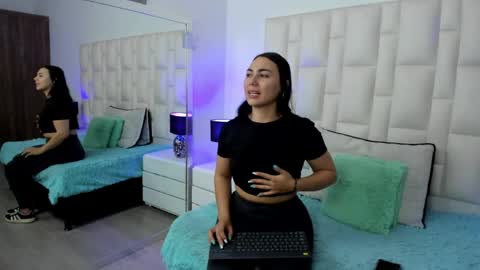 Snapshot of ariana_rouse_ chatting on 05/22/26, 04:12 ariana online show from 05/22/26, 04:12