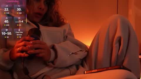 Snapshot of ariana_valdirii chatting on 12/21/25, 10:06 cristina online show from 12/21/25, 10:06