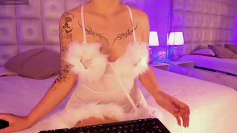 Snapshot of ariana_villada chatting on 01/13/25, 03:23 Ari online show from 01/13/25, 03:23