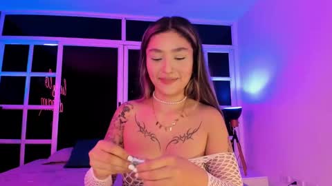 Snapshot of ariana_villada chatting on 01/18/25, 03:42 Ari online show from 01/18/25, 03:42