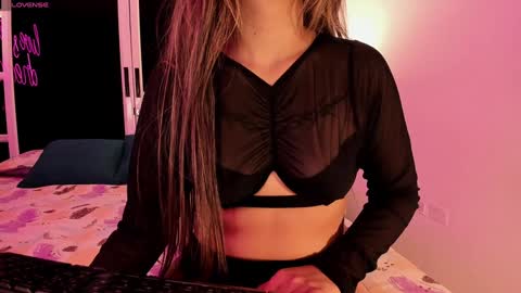 Snapshot of ariana_villada chatting on 01/20/25, 03:15 Ari online show from 01/20/25, 03:15