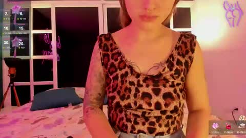 Snapshot of ariana_villada chatting on 01/22/25, 03:20 Ari online show from 01/22/25, 03:20