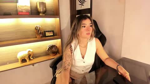 Snapshot of ariana_villada chatting on 03/09/25, 03:54 Ari online show from 03/09/25, 03:54
