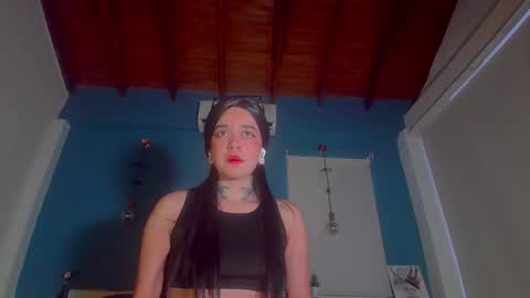 ariana_whitee online show from 10/04/25, 11:19