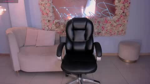 Snapshot of ariananova chatting on 05/08/26, 03:23 Your Girl online show from 05/08/26, 03:23