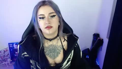 Snapshot of arianauwu666 chatting on 05/05/26, 11:24 help me 100 hands up my OF is Free online show from 05/05/26, 11:24
