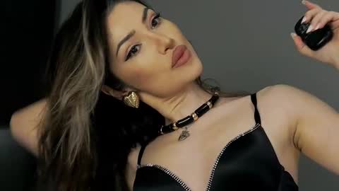 arianna_moonx online show from 11/04/25, 10:42