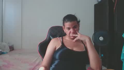 Snapshot of ariannaloovel chatting on 02/18/26, 09:33 ariannaloovel online show from 02/18/26, 09:33