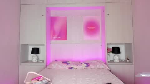 ariannavega_ online show from 04/21/26, 12:55