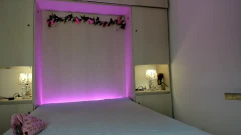 ariannavega_ online show from 04/28/26, 11:48