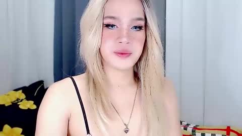 Snapshot of arianne_xoxo777 chatting on 03/01/25, 08:23 ARIANNE CUMS online show from 03/01/25, 08:23
