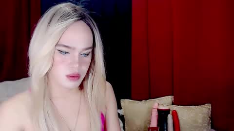 Snapshot of arianne_xoxo777 chatting on 10/25/25, 08:33 ARIANNE CUMS online show from 10/25/25, 08:33
