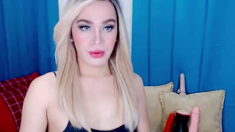 Snapshot of arianne_xoxo777 chatting on 11/19/25, 04:45 ARIANNE CUMS online show from 11/19/25, 04:45