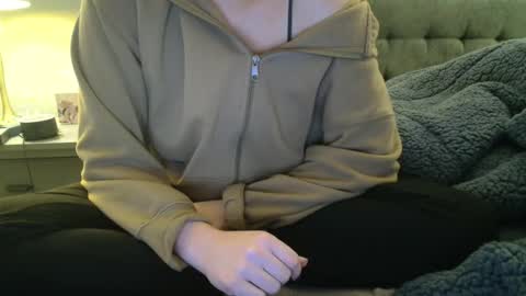 Snapshot of ariawoods chatting on 12/16/24, 11:28 Aria Woods online show from 12/16/24, 11:28