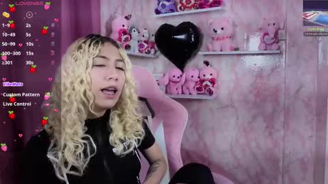 Ari Bunnie  online show from 11/14/25, 09:57