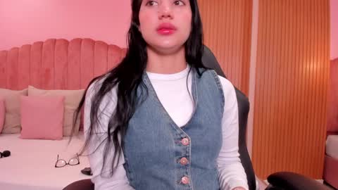 Snapshot of ariel_jonnes chatting on 12/16/24, 05:11 Ariel online show from 12/16/24, 05:11