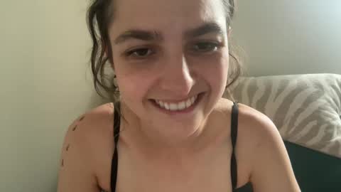 Snapshot of ariel_lena chatting on 09/11/25, 07:47 Ariel online show from 09/11/25, 07:47