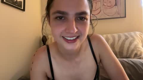 Snapshot of ariel_lena chatting on 09/24/25, 09:29 Ariel online show from 09/24/25, 09:29