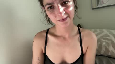 Snapshot of ariel_lena chatting on 10/01/25, 08:04 Ariel online show from 10/01/25, 08:04