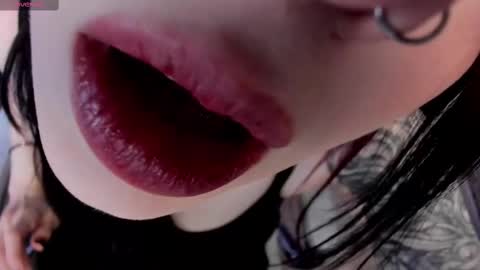 Ariel online show from 02/28/25, 03:04